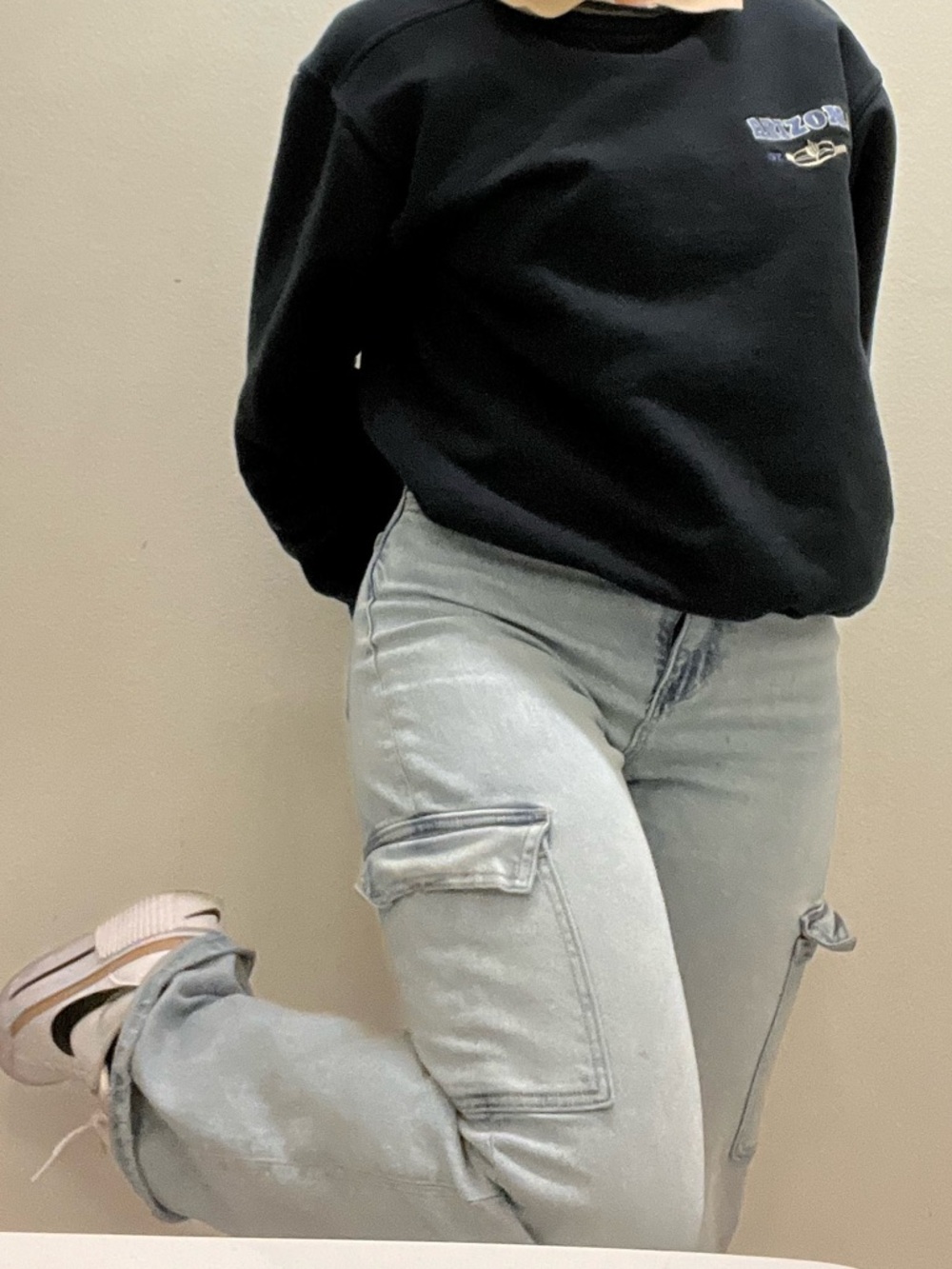 Buckle light wash cargo jeans size 24
